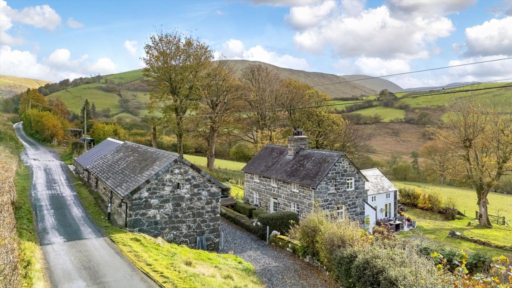 4 bed barn conversion for saleCynllwyd Uchaf, Bala LL23. photo 5