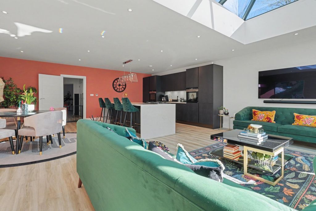 Additional image 8 of 5 bed detached house for saleRayleigh Road, Benfleet SS7