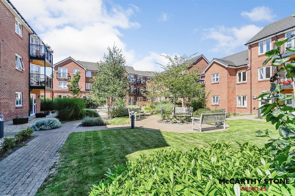 Additional image 18 of 2 bed flat for saleOakhill Place, High View, Bedford, Bedfordshire MK41