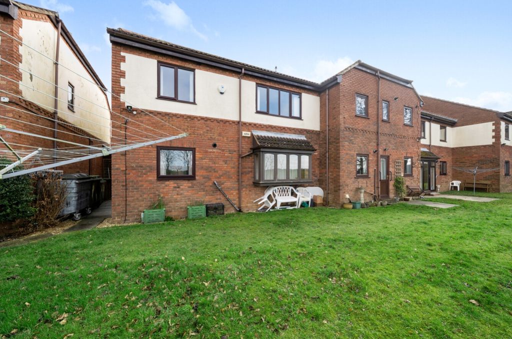 Additional image 10 of 2 bed flat for saleBriar Lane, Grimsby, Lincolnshire DN33