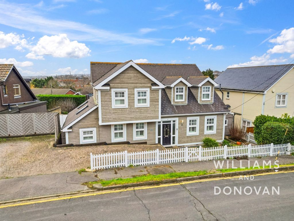 4 bed detached house for saleCrescent Road, South Benfleet SS7