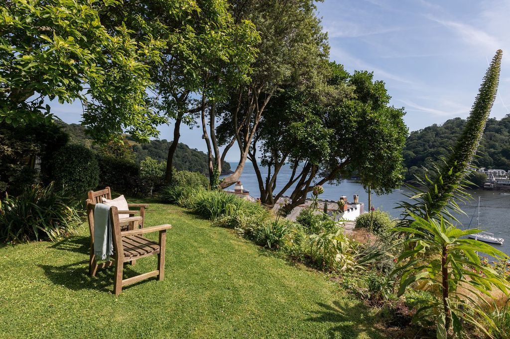 6 bed detached house for saleCrosstrees, Beacon Road, Kingswear TQ6 photo 5