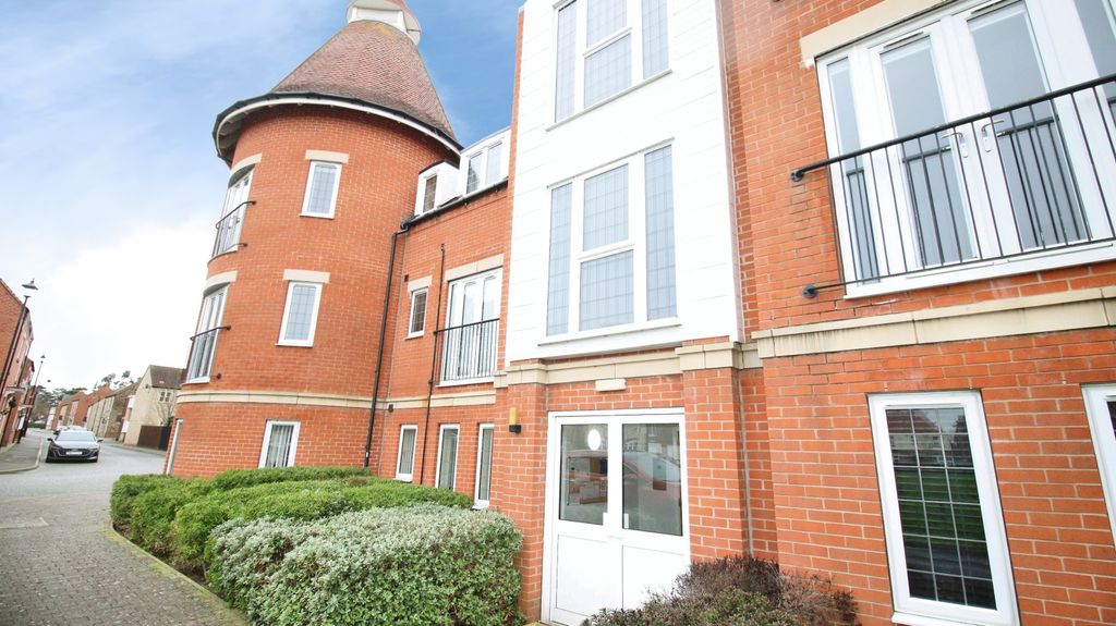 Additional image 18 of 2 bed flat for salePeterson Drive, Grimsby DN36