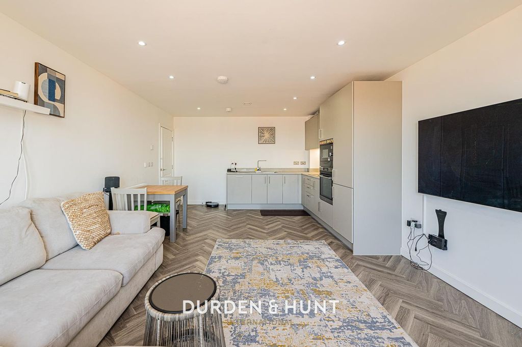 Additional image 4 of 2 bed flat for saleFinlay Gardens, Hornchurch RM12
