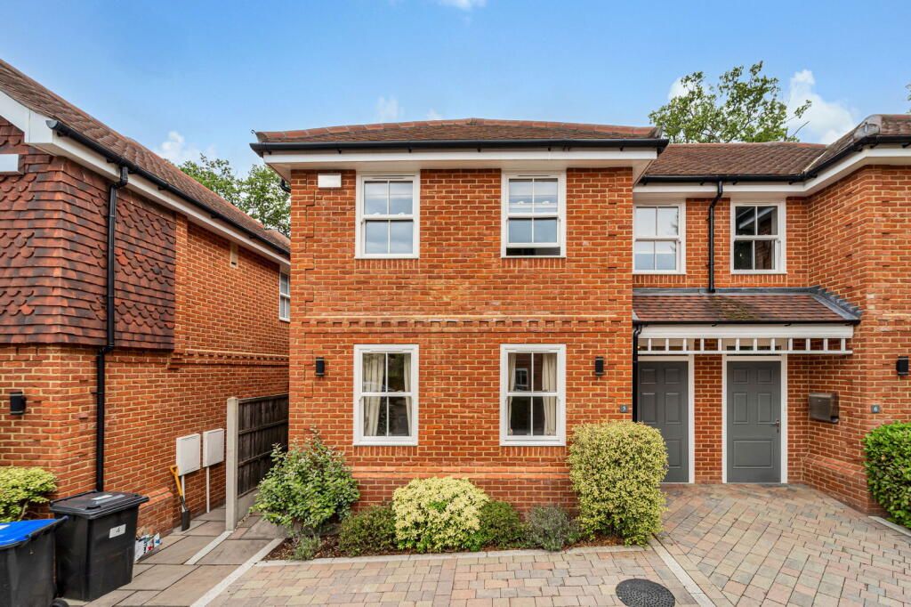 4 bed semi-detached house for saleWarrens End, Addlestone KT15
