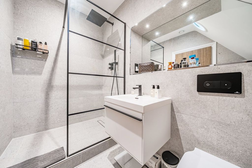 Additional image 8 of 3 bed flat for saleOverbury Avenue, Beckenham BR3