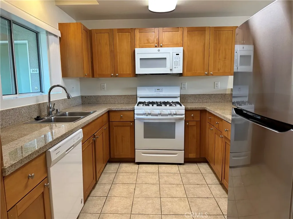 Additional image 20 of 7551 Jordan Ave Unit 304, Canoga Park, CA 91303