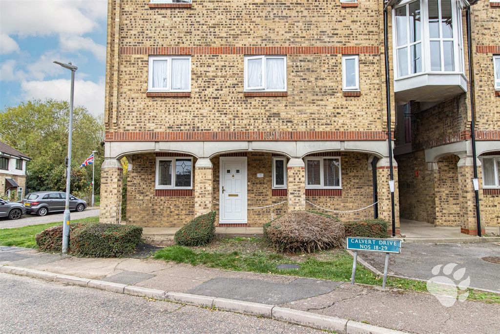 2 bed maisonette for saleCalvert Drive, Burnt Mills SS13