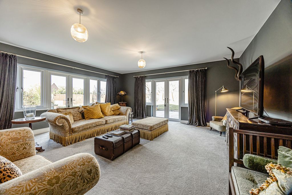 Additional image 7 of 4 bed detached house for saleThe Brackens, Benfleet SS7