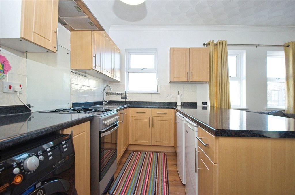 2 bed flat for saleCarlisle Street, Cardiff CF24 photo 5