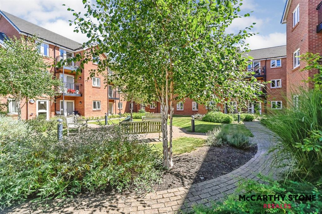 Additional image 16 of 2 bed flat for saleOakhill Place, High View, Bedford, Bedfordshire MK41