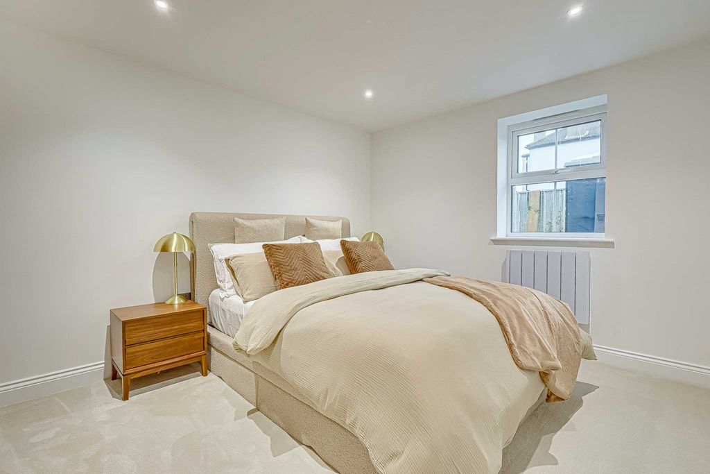 Additional image 17 of 2 bed flat for saleHall Crescent, Benfleet SS7