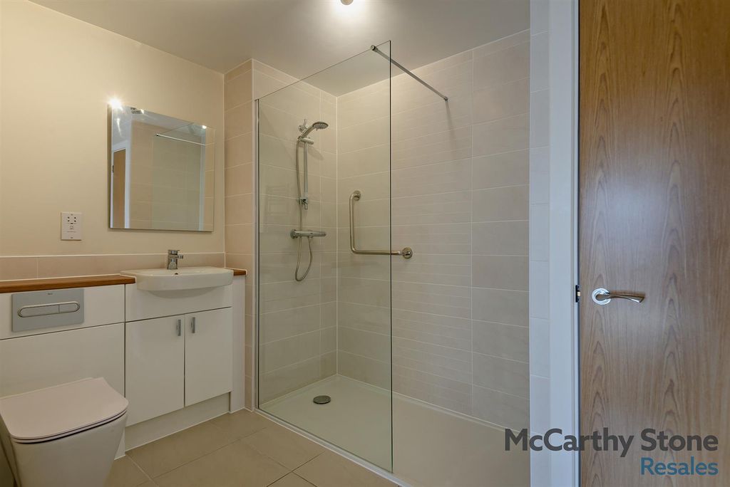 Additional image 15 of 2 bed flat for saleQueen Elizabeth Place, Orchard Lane, Alton GU34
