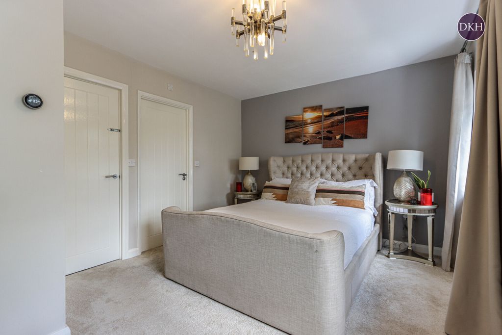 Additional image 8 of 3 bed semi-detached house for saleWoodside Road, Abbots Langley, Hertfordshire WD5
