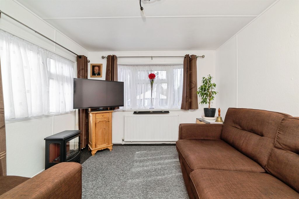 Additional image 3 of 2 bed mobile/park home for saleHillside Park, Limekiln Lane, Baldock SG7