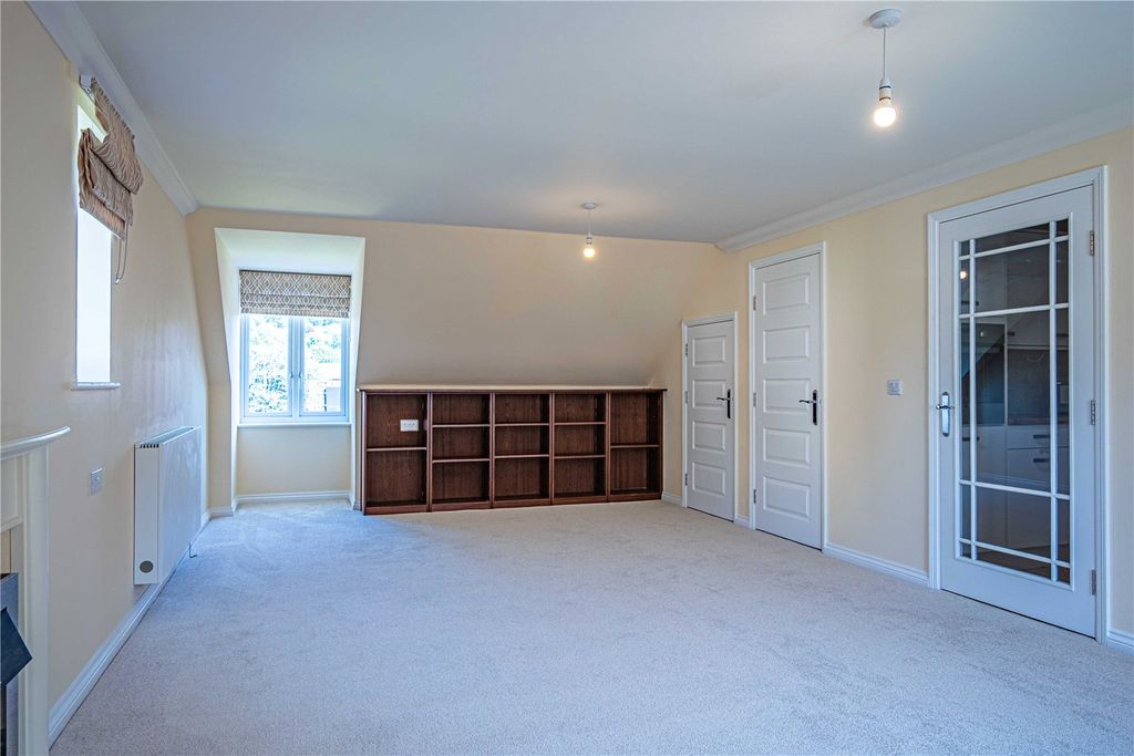 Additional image 10 of 2 bed flat for saleHigh Street, Berkhamsted, Hertfordshire HP4