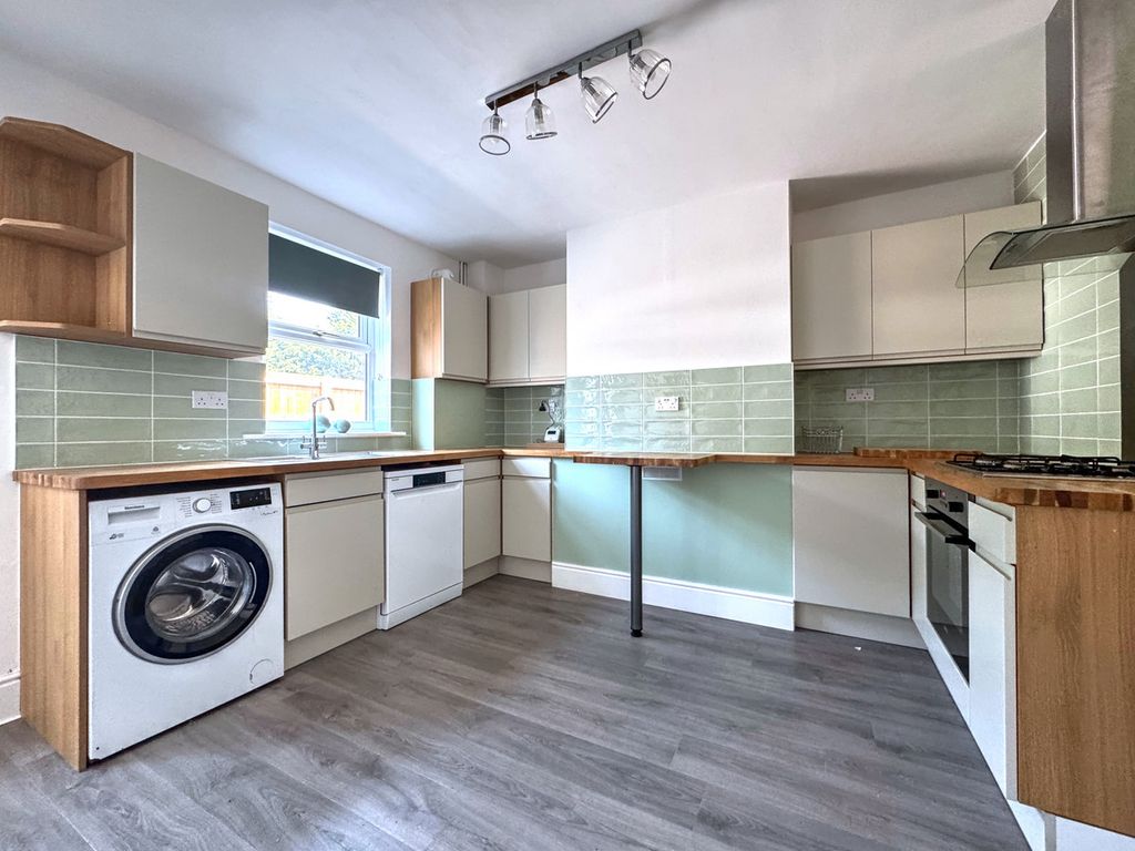 4 bed terraced house for saleManchester Square, Barton-Upon-Humber DN19 photo 2