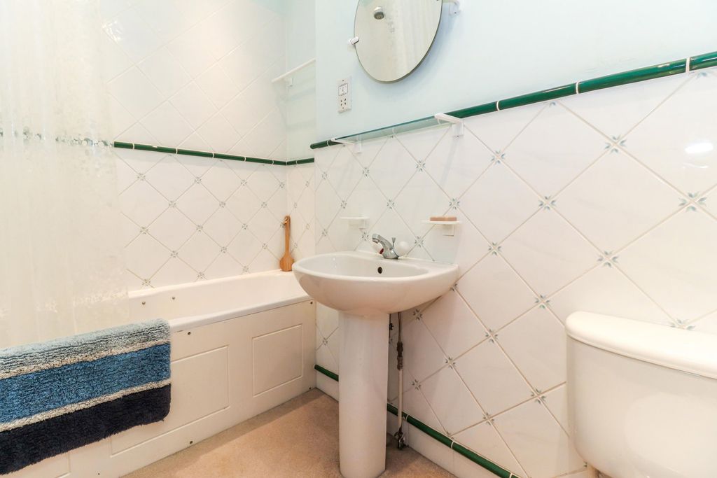 Additional image 20 of 2 bed flat for saleShardeloes, Missenden Road, Amersham HP7