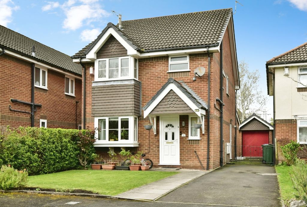 3 bed detached house for saleTempleton Drive, Altrincham WA14