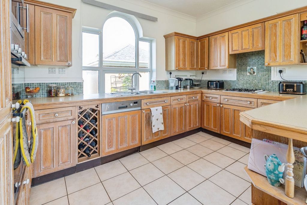 Additional image 12 of 5 bed detached house for saleGoldcrest, Aylesbury HP19