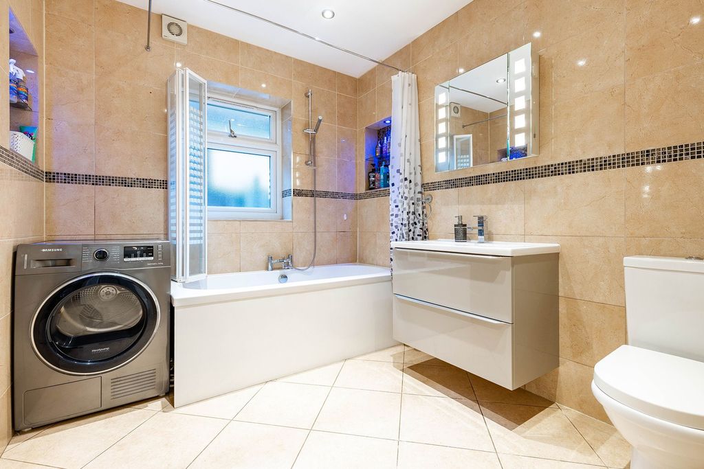 Additional image 18 of 4 bed bungalow for saleManor Road, Dagenham RM10