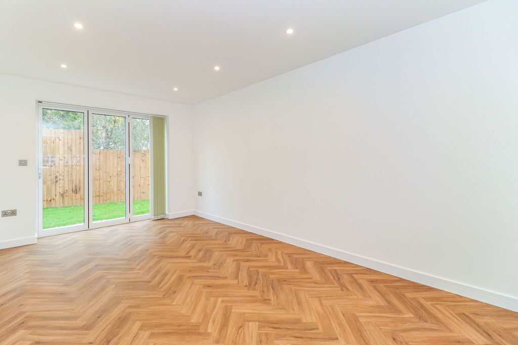 Additional image 3 of 3 bed semi-detached house for saleParnell Close, Abbots Langley WD5