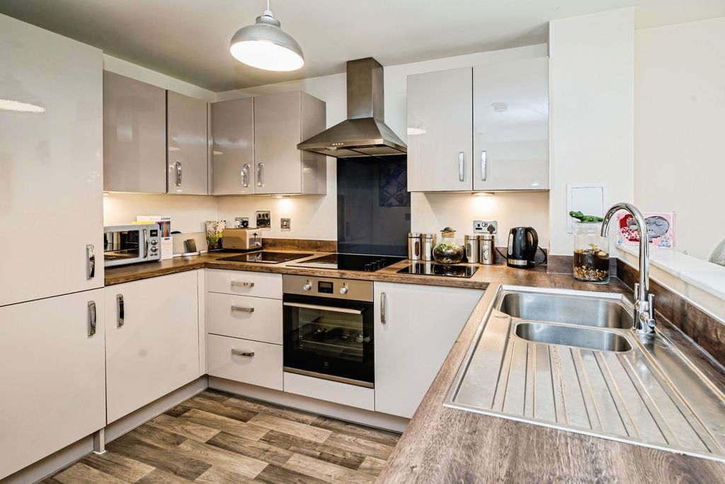 Additional image 2 of 4 bed town house for saleGrand Junction, Aylesbury HP22