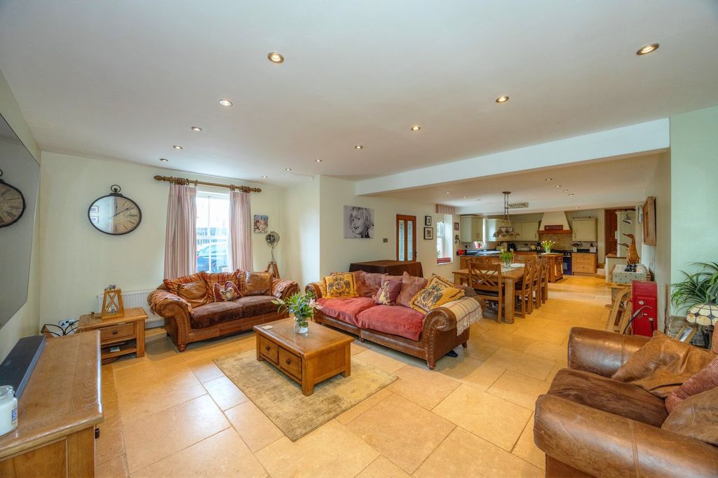 Additional image 2 of 4 bed detached house for saleThe Green, Royston, Barnsley S71