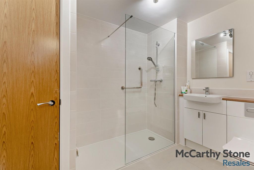 Additional image 10 of 2 bed flat for saleQueen Elizabeth Place, Orchard Lane, Alton GU34