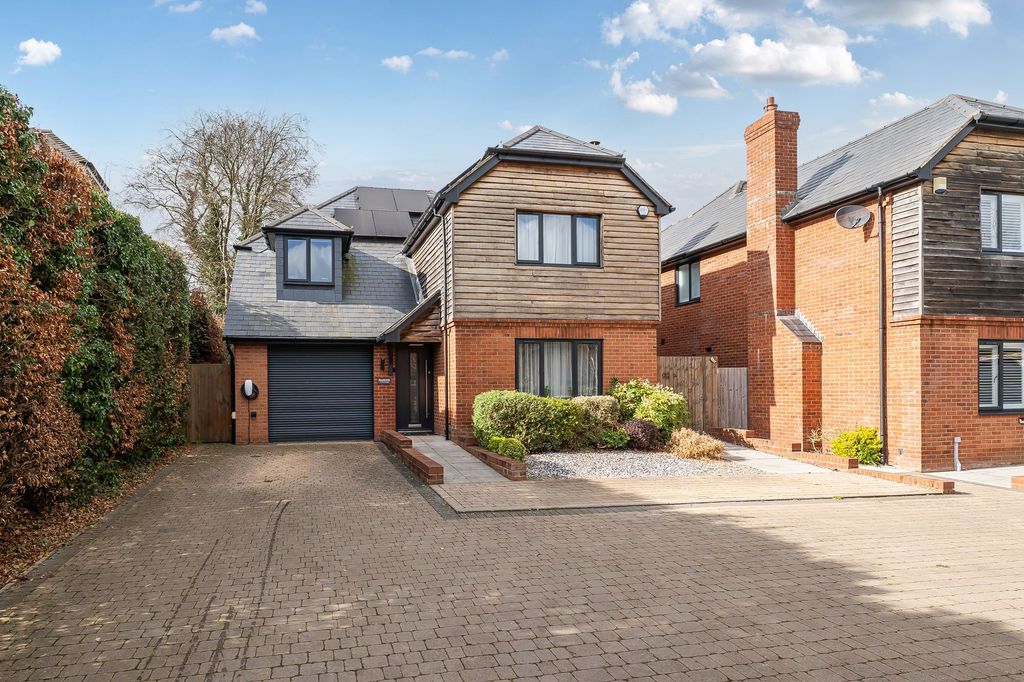 3 bed detached house for saleManor Road, Sherborne St. John RG24