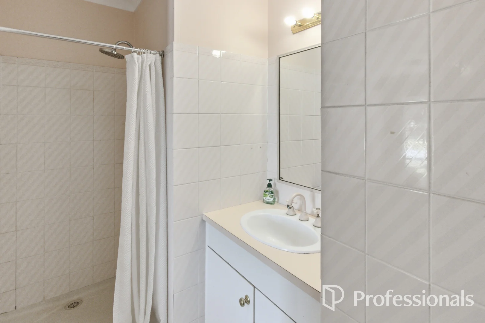 Additional image 8 of 105 Undurra Drive, Glenfield Park NSW 2650