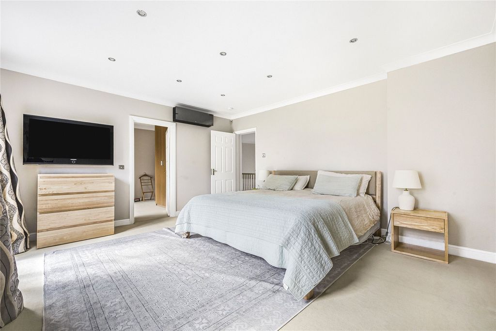 Additional image 4 of 7 bed detached house for saleOakside Way, Shinfield, Reading, Berkshire RG2