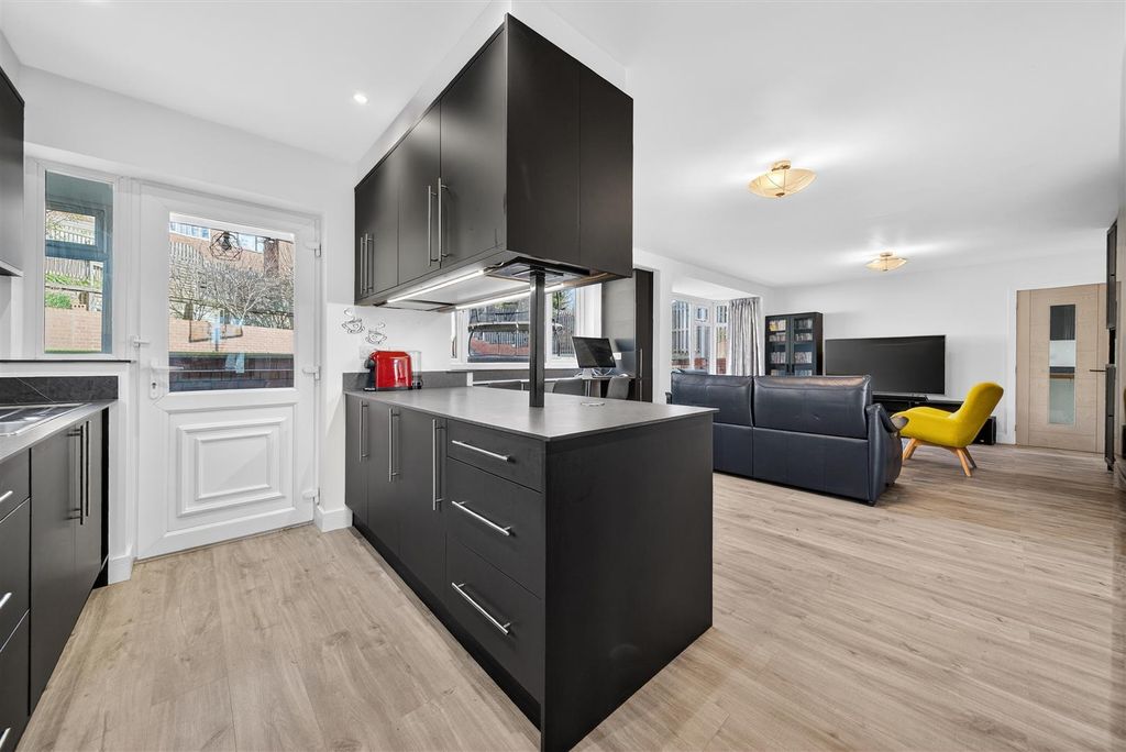 Additional image 5 of 4 bed detached house for saleLynwood Mount, Wortley, Leeds LS12