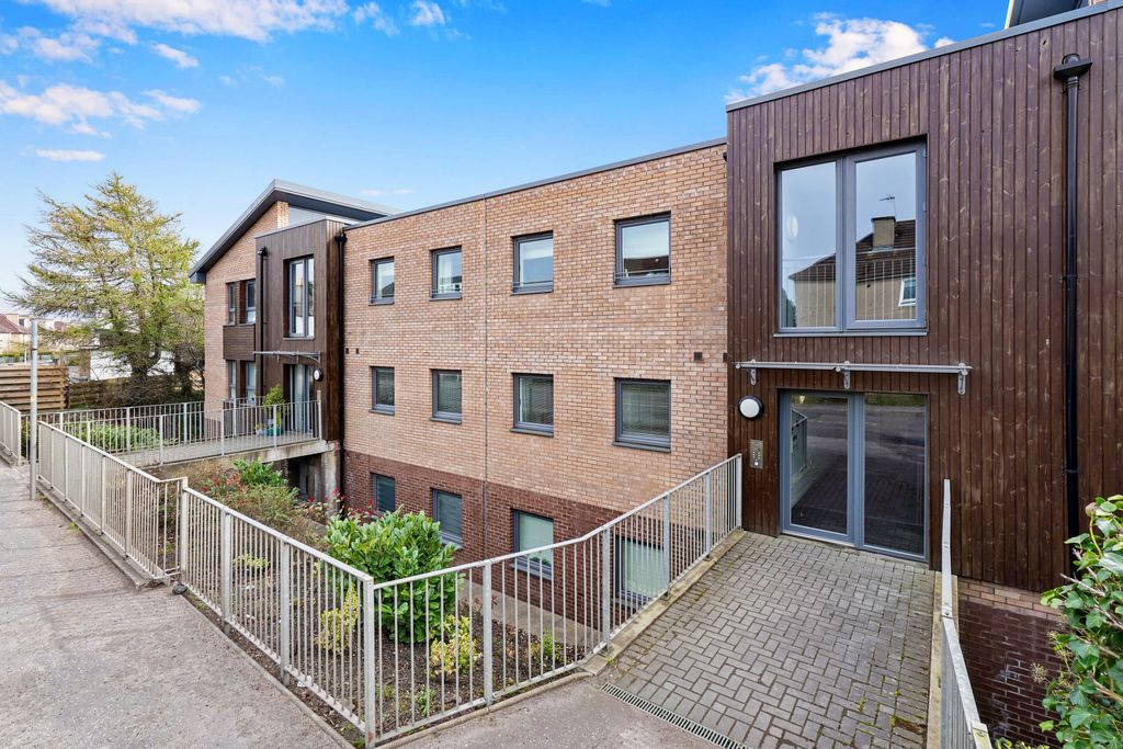 Additional image 9 of 2 bed flat for sale373/4 Lanark Road West, Currie, Edinburgh EH14