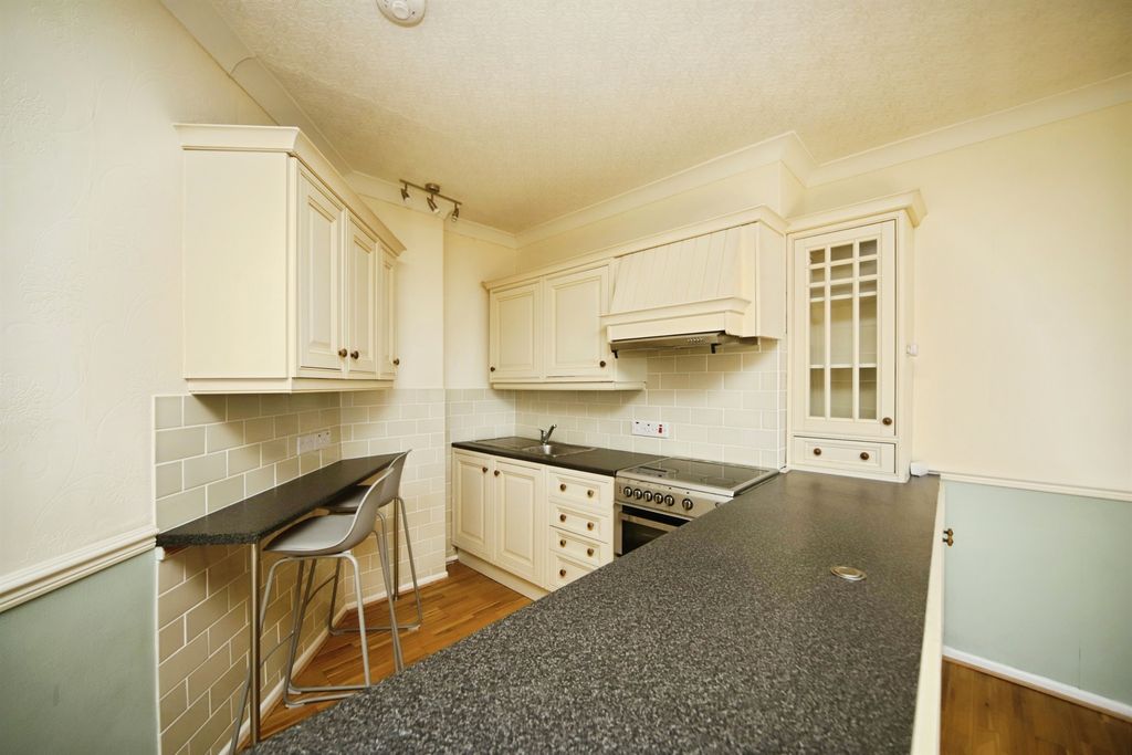 Additional image 4 of 2 bed flat for saleMarket Street, Crewkerne TA18