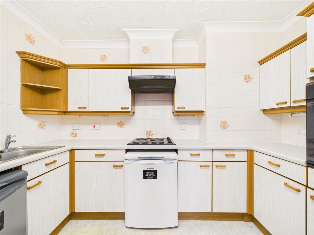 Additional image 4 of 2 bed flat for saleWest End, Swanland HU14