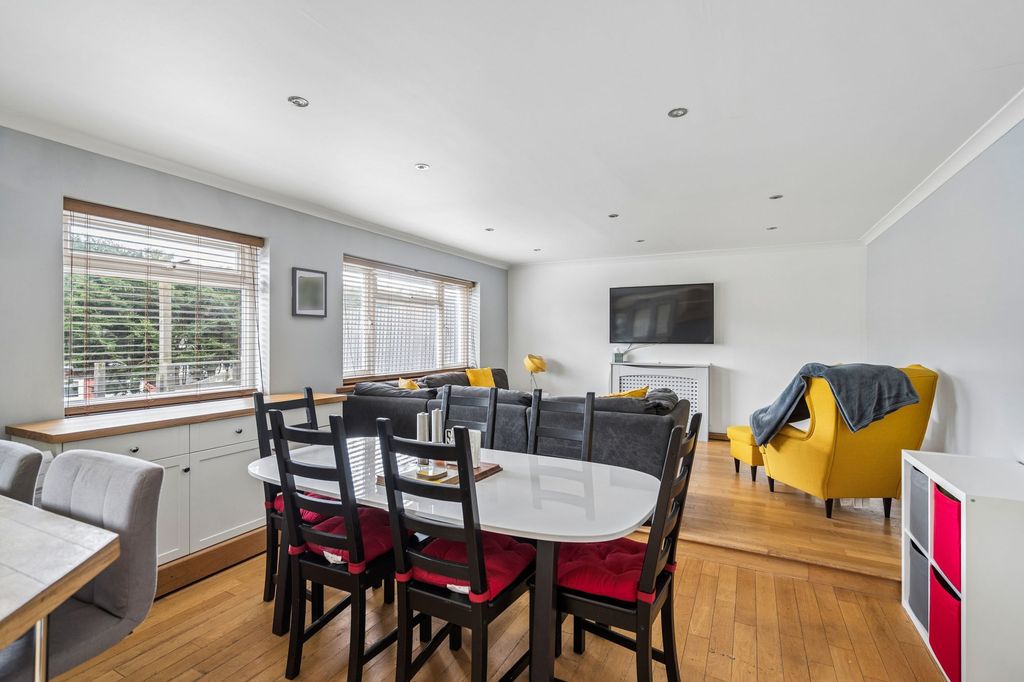 Additional image 15 of 4 bed terraced house for saleOn The Hill, Carpenders Park, Watford WD19