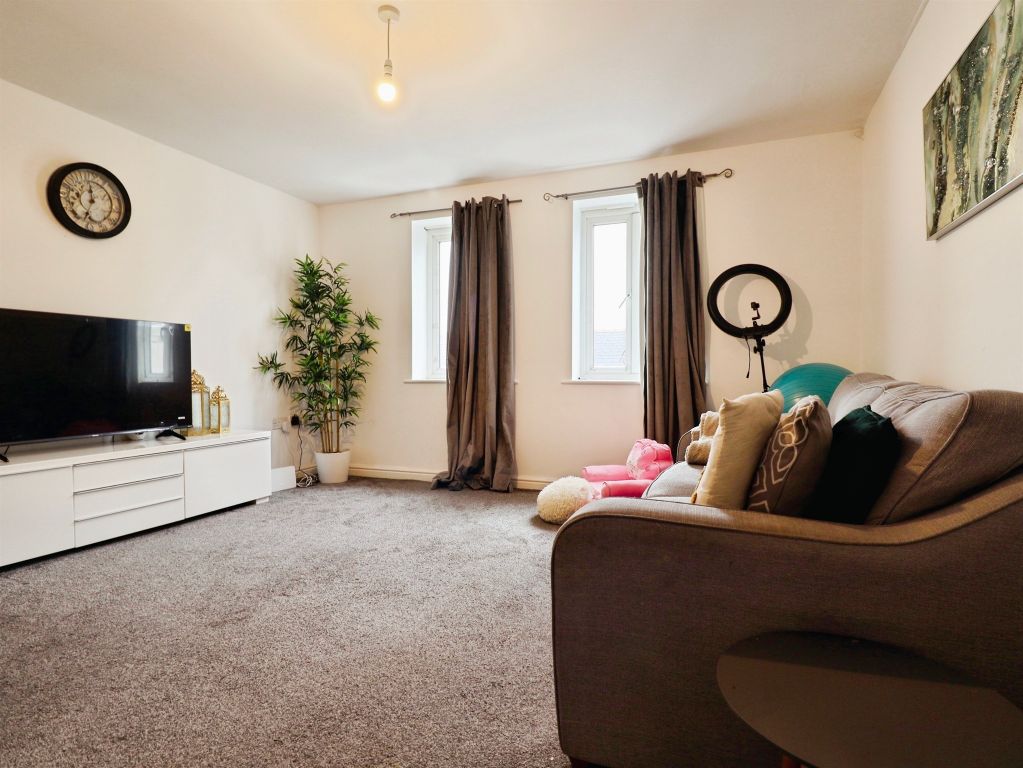 1 bed flat for saleBroadway, Cardiff CF24 photo 4