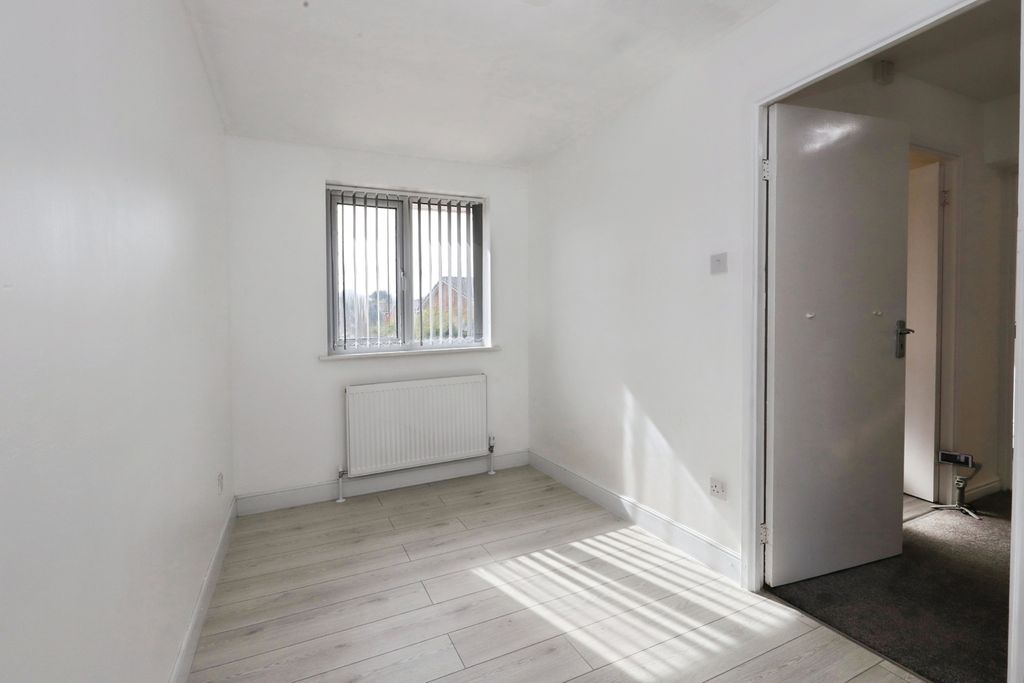 Additional image 14 of 4 bed semi-detached house for saleSheaves Close, Bilston, West Midlands WV14