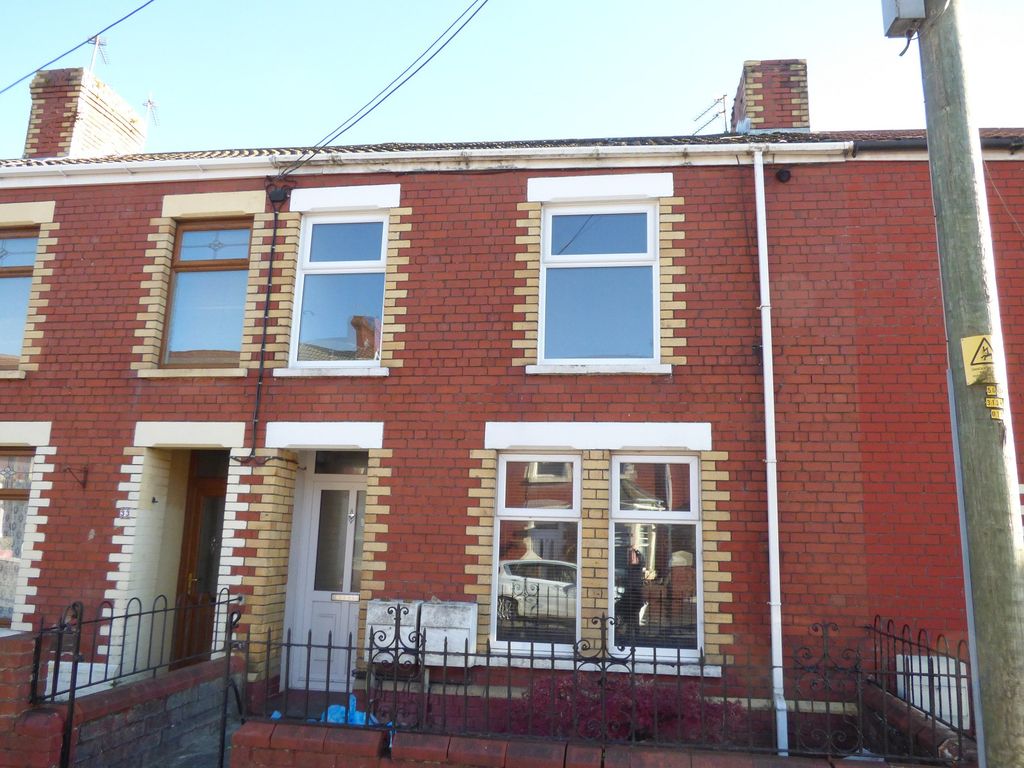 1 bed flat for salePark Street, Kenfig Hill, Bridgend. CF33
