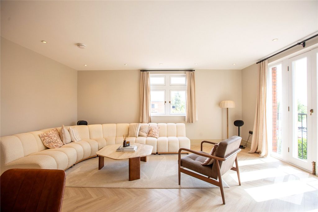 Additional image 5 of 3 bed flat for saleConvent Close, Upminster RM14