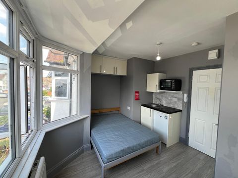 Fernside Avenue Feltham, London TW13