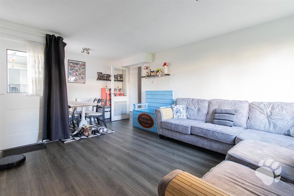 Additional image 4 of 2 bed flat for saleRose Acre, Basildon SS14