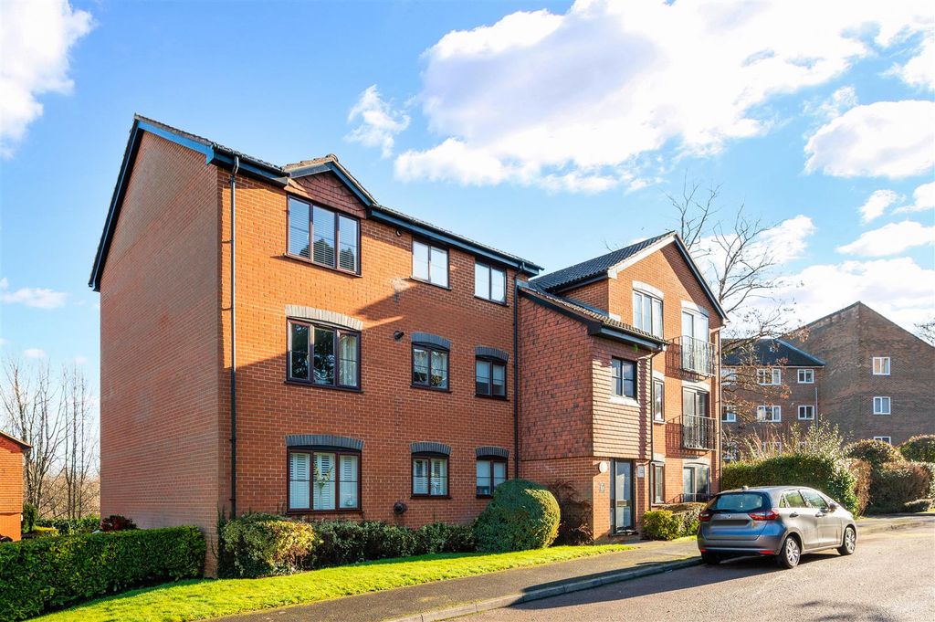 Additional image 15 of 2 bed flat for saleBasing Road, Banstead SM7