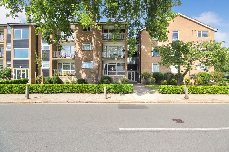 2 bed flat for salePemberley Avenue, Bedford MK40