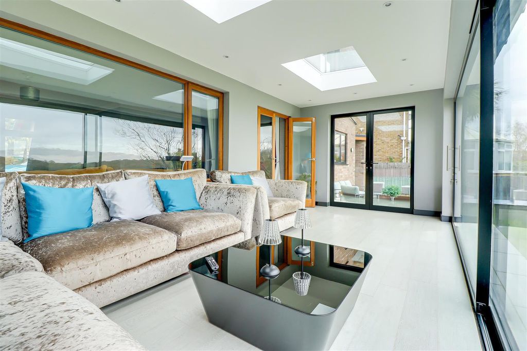 Additional image 13 of 3 bed detached house for saleHaresland Close, Benfleet SS7