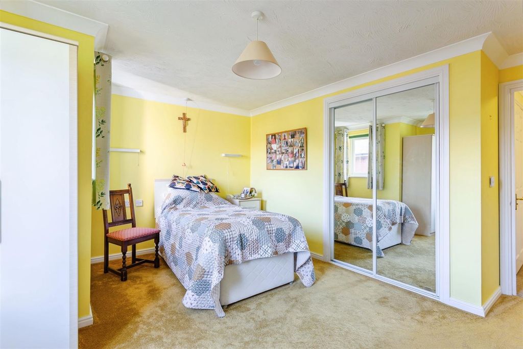 Additional image 6 of 2 bed flat for salePeelers Court, St Andrews Road, Bridport DT6