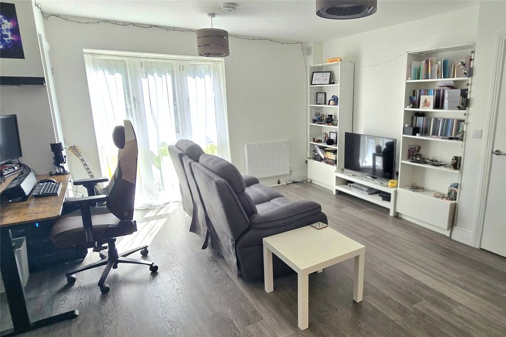 Additional image 3 of 1 bed flat for saleWoodside Close, Bagshot, Surrey GU19