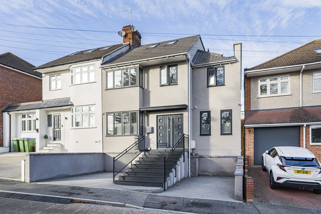 Additional image 4 of 4 bed semi-detached house for saleEdwin Close, Bexleyheath DA7