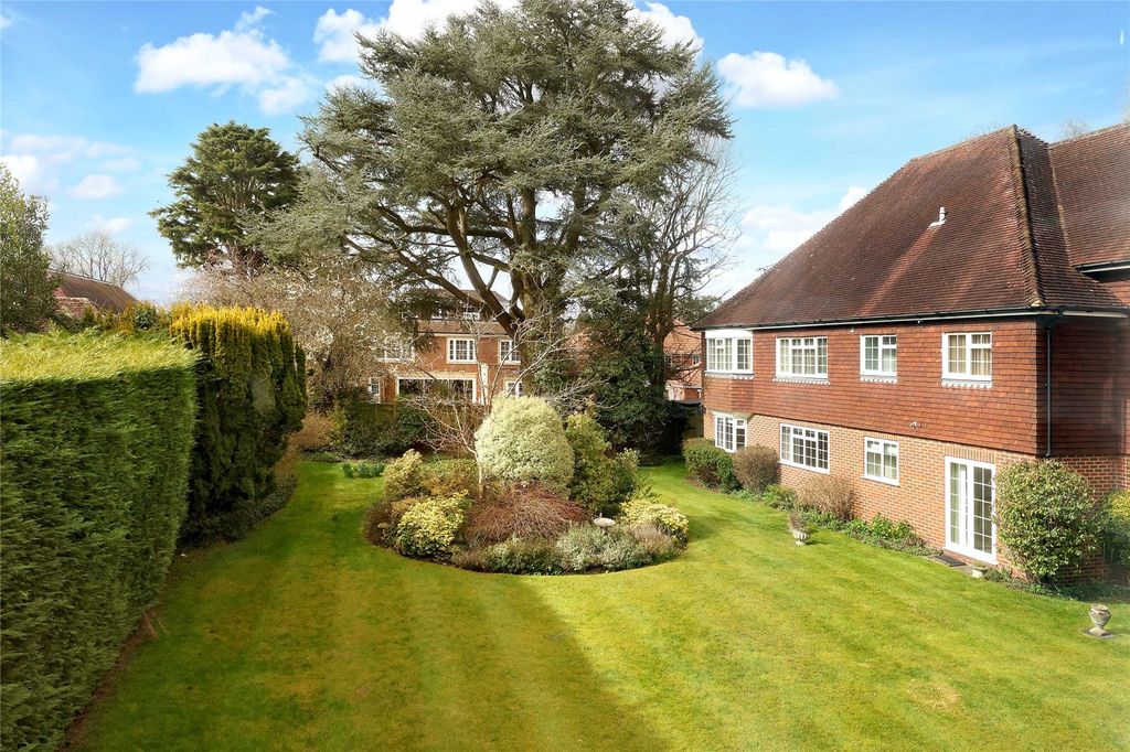 Additional image 5 of 4 bed flat for saleGrove Road, Beaconsfield, Buckinghamshire HP9